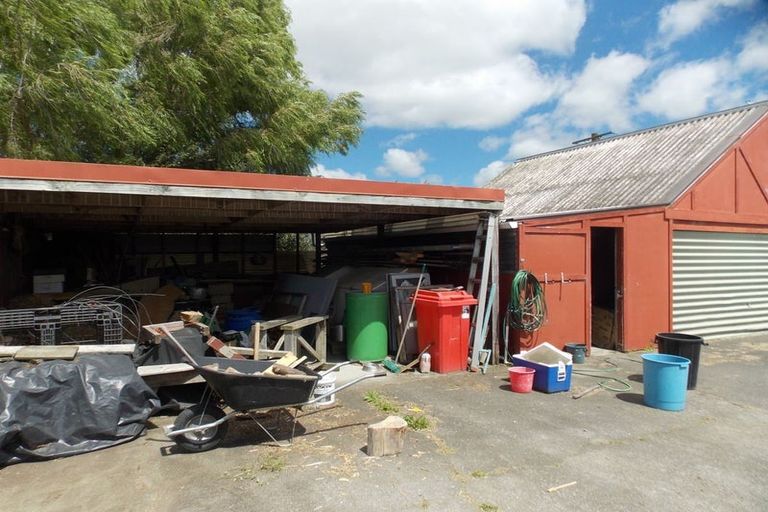 Photo of property in 32 Pioneer Highway, Awapuni, Palmerston North, 4412