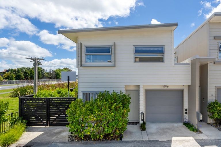 Photo of property in 17 Karauria Lane, Orewa, 0931