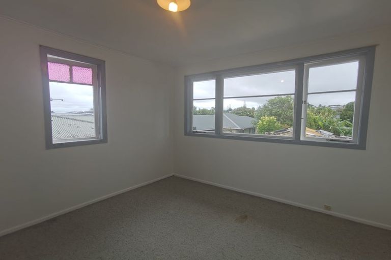 Photo of property in 1 Kereru Street, Henderson, Auckland, 0612