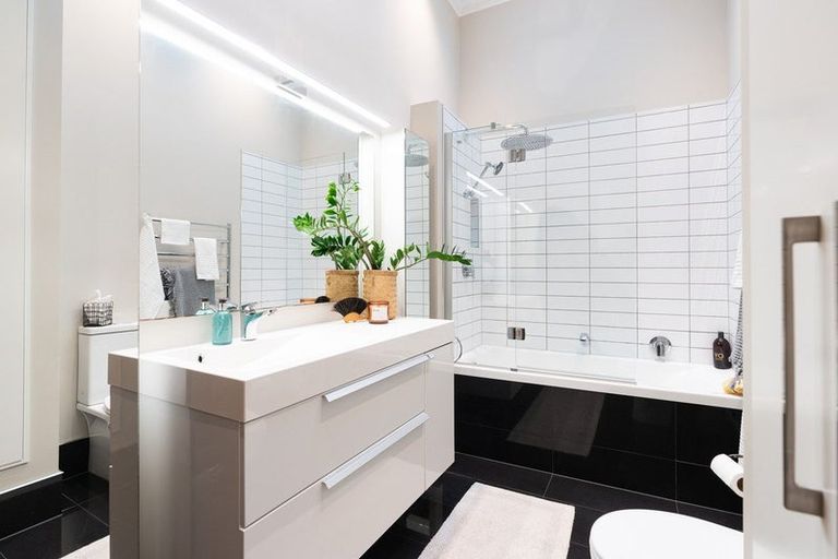 Photo of property in 64 Glenmore Street, Northland, Wellington, 6012