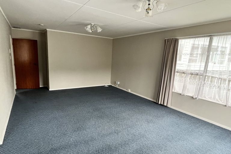 Photo of property in 201a Newlands Road, Newlands, Wellington, 6037