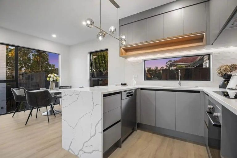 Photo of property in 10 Boyd Avenue, Mangere Bridge, Auckland, 2022