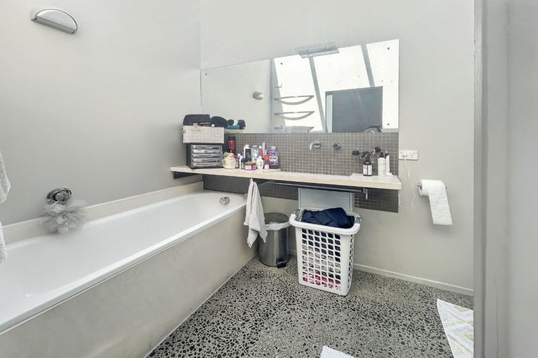 Photo of property in 364 Lake Terrace, Two Mile Bay, Taupo, 3330