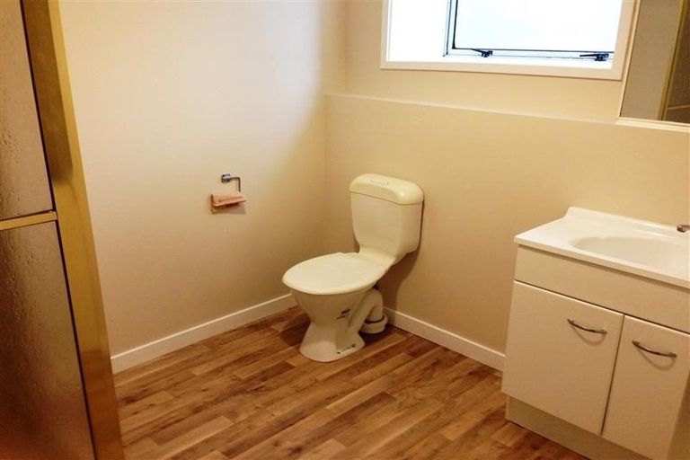 Photo of property in 55 Gatman Street, Birkdale, Auckland, 0626