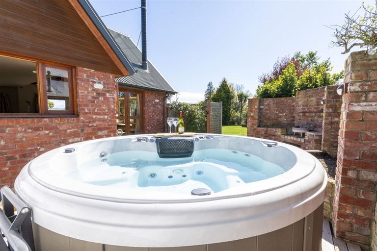 Photo of property in 62 Queens Avenue, Waikuku Beach, 7402