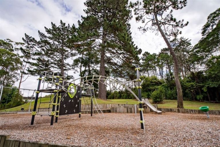 Photo of property in 90 Kemp Road, Massey, Auckland, 0614