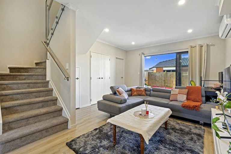 Photo of property in 10e Roberts Road, Te Atatu South, Auckland, 0610