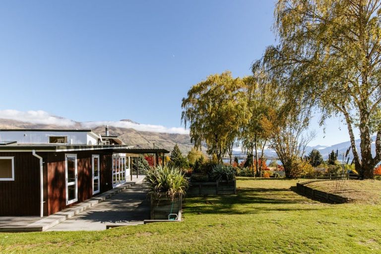Photo of property in 3 Beech Street, Wanaka, 9305