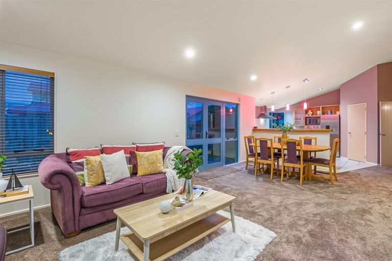 Photo of property in 60 Navigation Drive, Whitby, Porirua, 5024