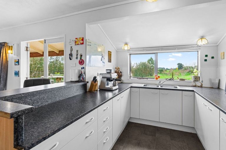 Photo of property in 101 Forest Lakes Road, Otaki, 5583