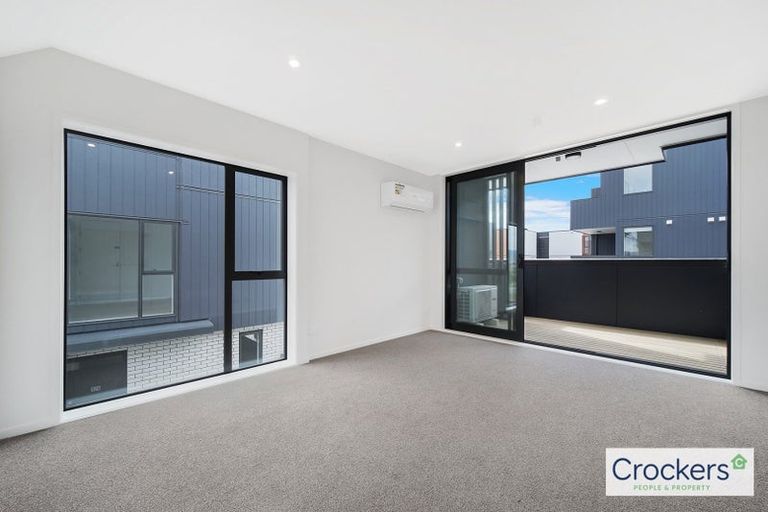 Photo of property in 4/2 Treasure Lane, Te Atatu South, Auckland, 0610