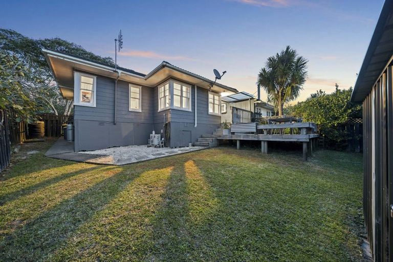 Photo of property in 1/57 Sunnyside Road, Sunnyvale, Auckland, 0612