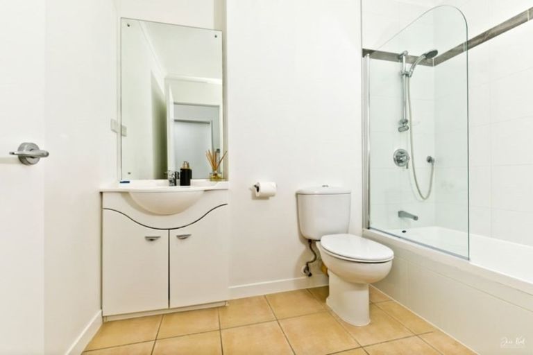 Photo of property in 36 Gunner Drive, Te Atatu Peninsula, Auckland, 0610