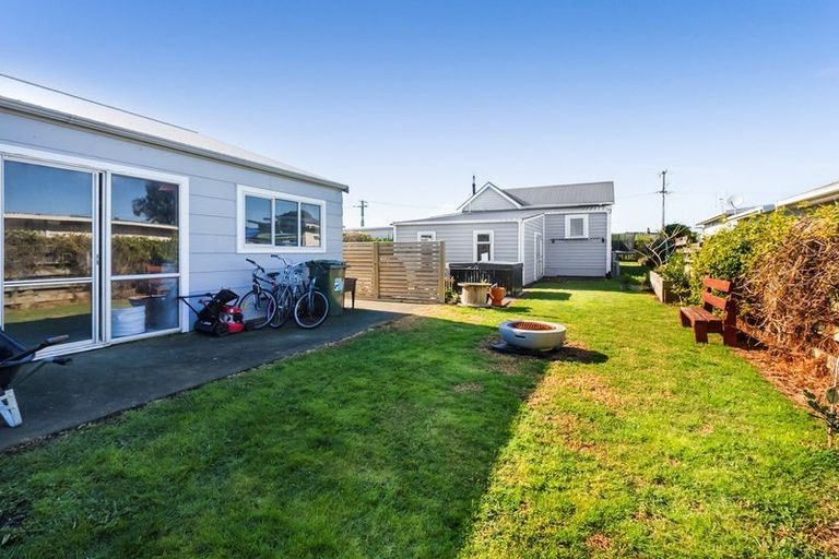 Photo of property in 2 Ohawe Terrace, Ohawe, Hawera, 4671