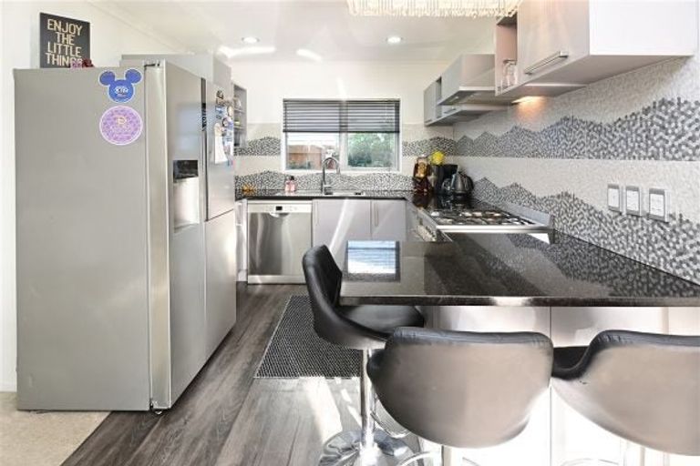 Photo of property in 2 Tirau Place, Mangere, Auckland, 2022