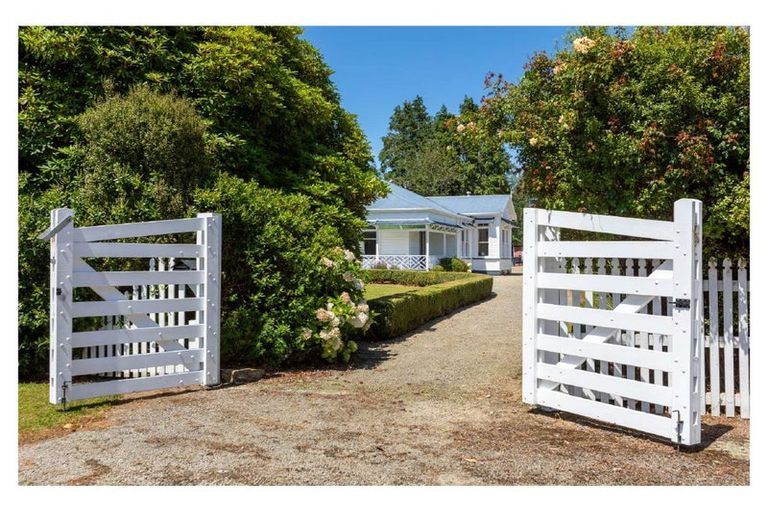 Photo of property in 54 Alfredton Road, Eketahuna, 4900