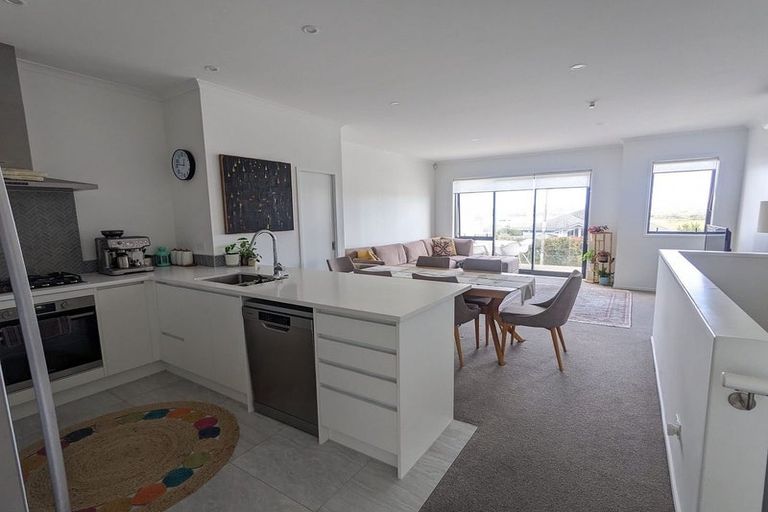 Photo of property in 26/1 Scott Road, Hobsonville, Auckland, 0616