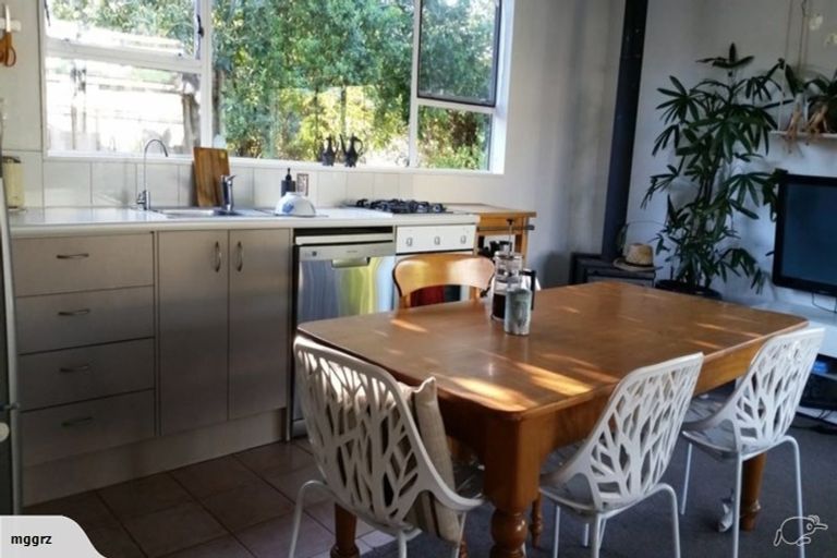 Photo of property in 4 Tawa Road, Te Atatu Peninsula, Auckland, 0610