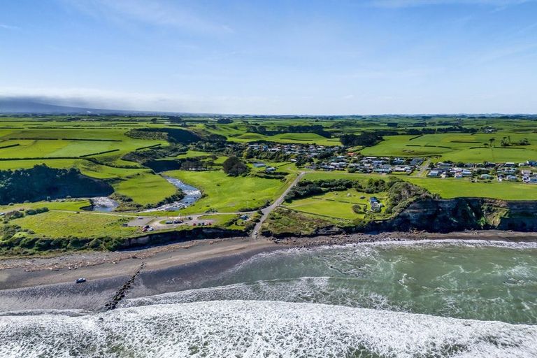 Photo of property in 6 Kawei Road, Ohawe, Hawera, 4671
