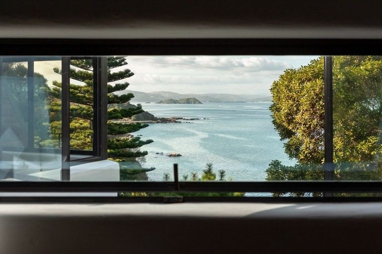 Photo of property in 3 Maramanui Way, Karaka Bays, Wellington, 6022