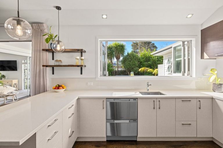 Photo of property in 5 Wrybill Way, Point Wells, Warkworth, 0986