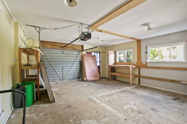 Photo of property in 8 Awanui Street, Merrilands, New Plymouth, 4312