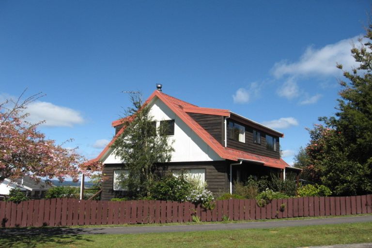 Photo of property in 3 Cherry Lane, Acacia Bay, Taupo, 3330