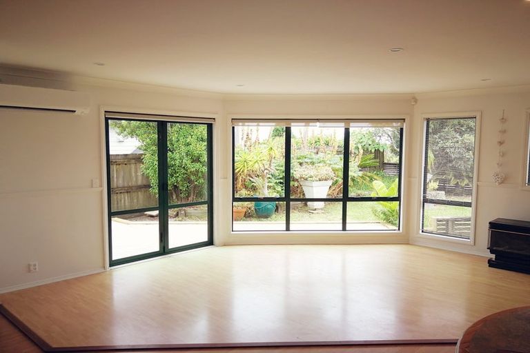 Photo of property in 8 Stanley Road, Glenfield, Auckland, 0629