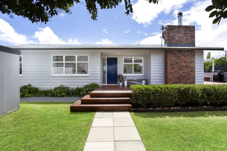 Photo of property in 1/1 Tawa Road, Te Atatu Peninsula, Auckland, 0610