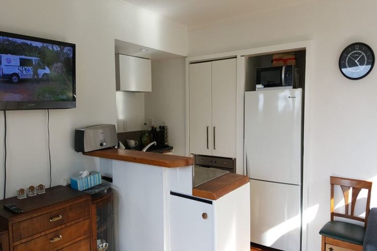 Photo of property in 37 Putnam Street, Northland, Wellington, 6012