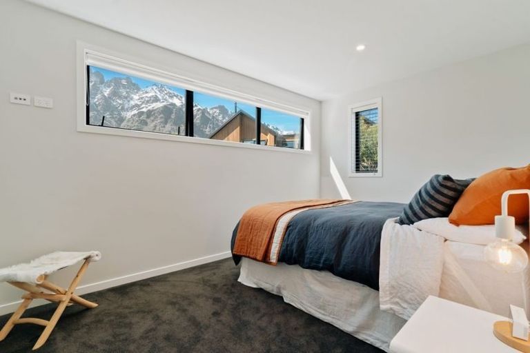 Photo of property in 16 Mcgibbon Lane, Jacks Point, 9371