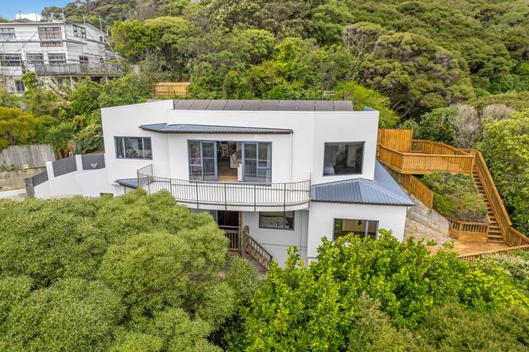 Photo of property in 8a Kiriwai Road, Paremata, Porirua, 5024