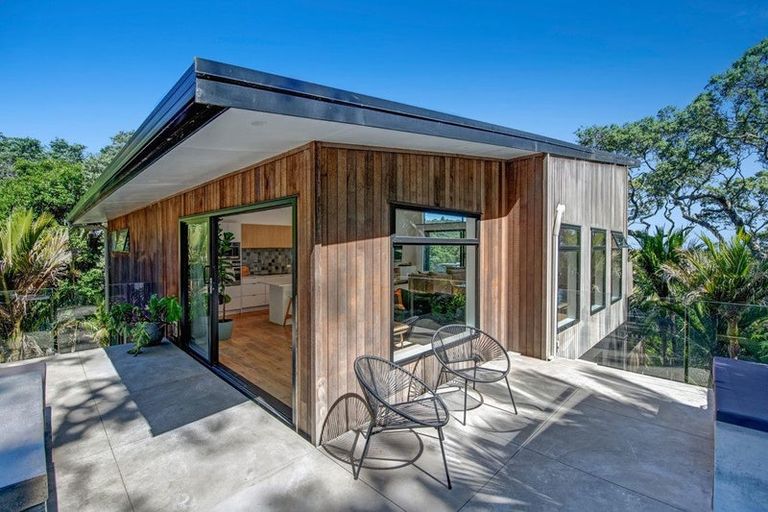 Photo of property in 167 Motutara Road, Muriwai, Waimauku, 0881