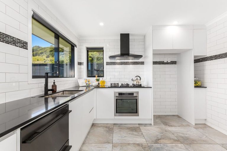 Photo of property in 163 Navigation Drive, Whitby, Porirua, 5024