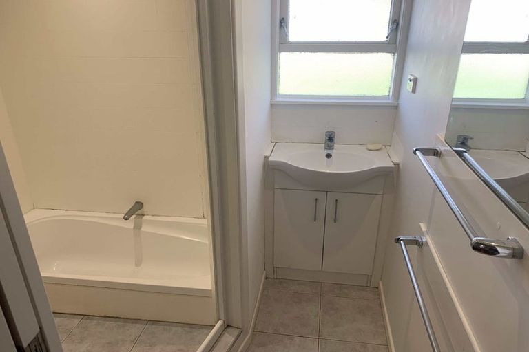 Photo of property in 31 Rosalind Road, Glenfield, Auckland, 0629