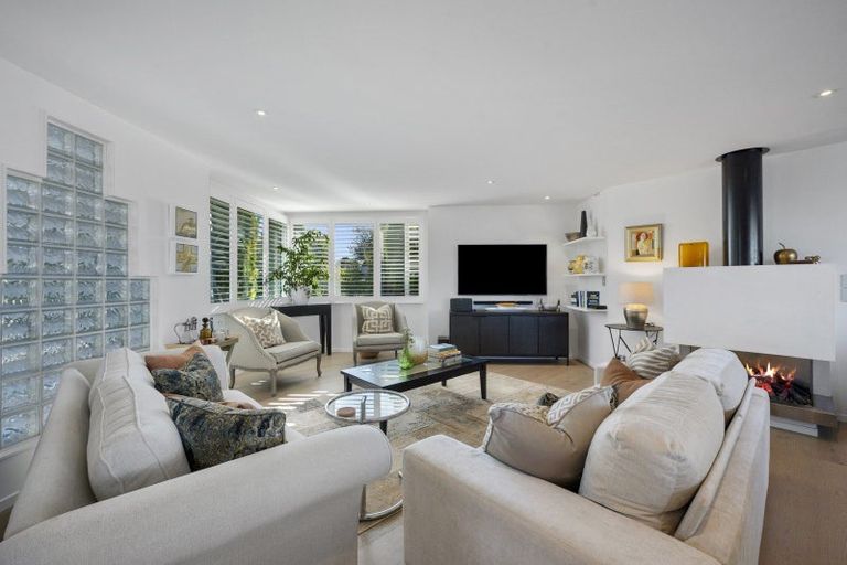 Photo of property in 39 Eastcliffe Road, Castor Bay, Auckland, 0620