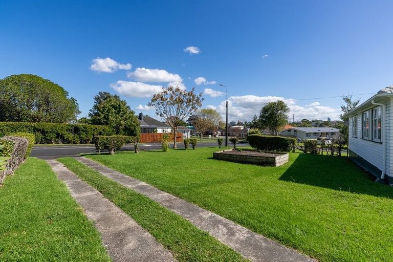 Photo of property in 13 Philomel Crescent, Bayswater, Auckland, 0622
