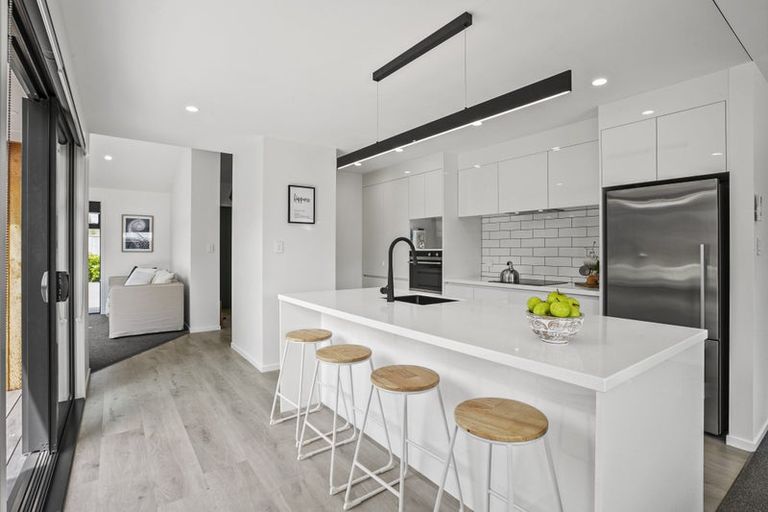 Photo of property in 11 Donnelly Street, Oakura, 4314