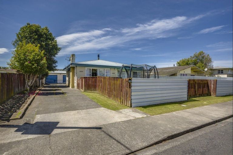 Photo of property in 88 Folkestone Drive, Flaxmere, Hastings, 4120