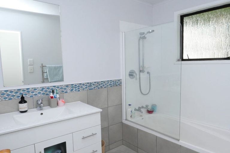 Photo of property in 41 Omapere Street, Whitby, Porirua, 5024