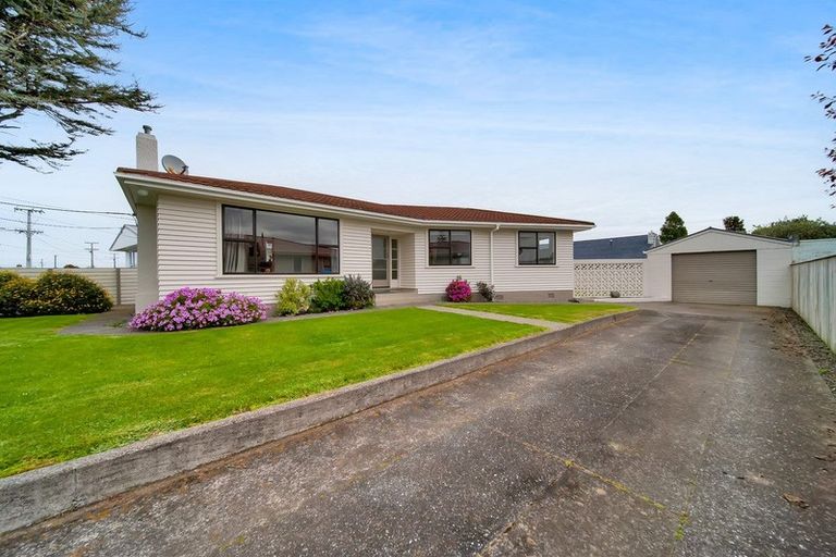 Photo of property in 17 Murray Avenue, Hawera, 4610