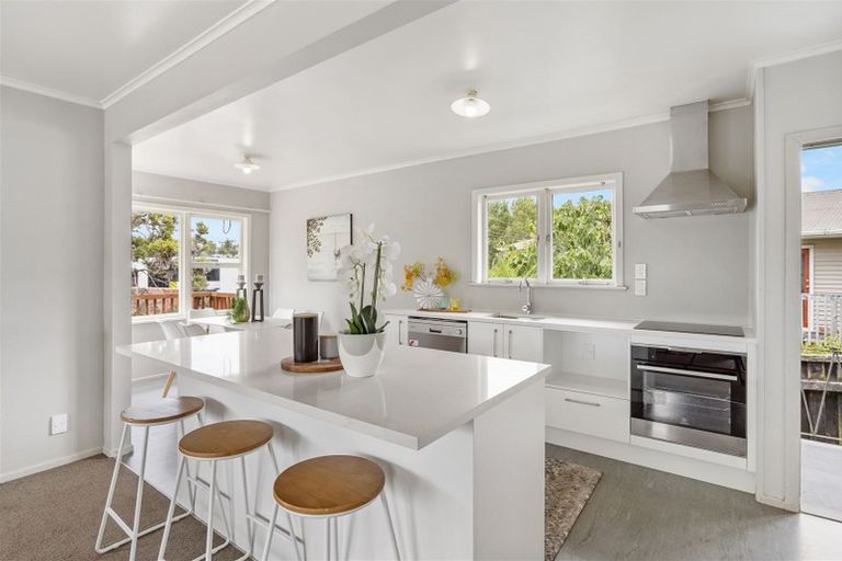 Photo of property in 1/2 Sunhaven Avenue, Glenfield, Auckland, 0629