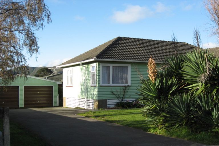 Photo of property in 2 Hay Street, Wainuiomata, Lower Hutt, 5014