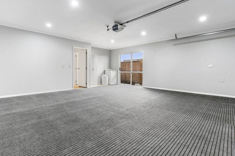 Photo of property in 26 Heidi Crescent, Flat Bush, Auckland, 2016