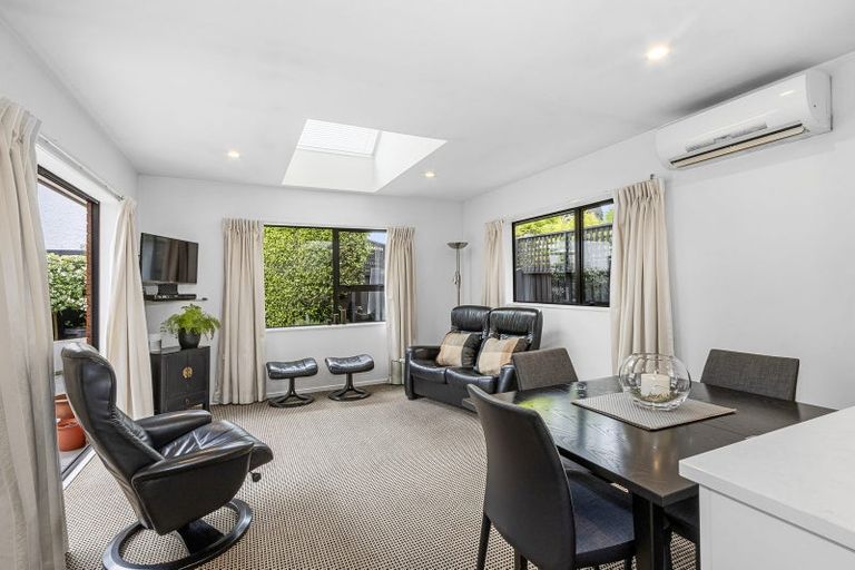 Photo of property in 22 Snowdon Road, Fendalton, Christchurch, 8052