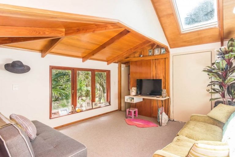 Photo of property in 36 Paturoa Road, Titirangi, Auckland, 0604