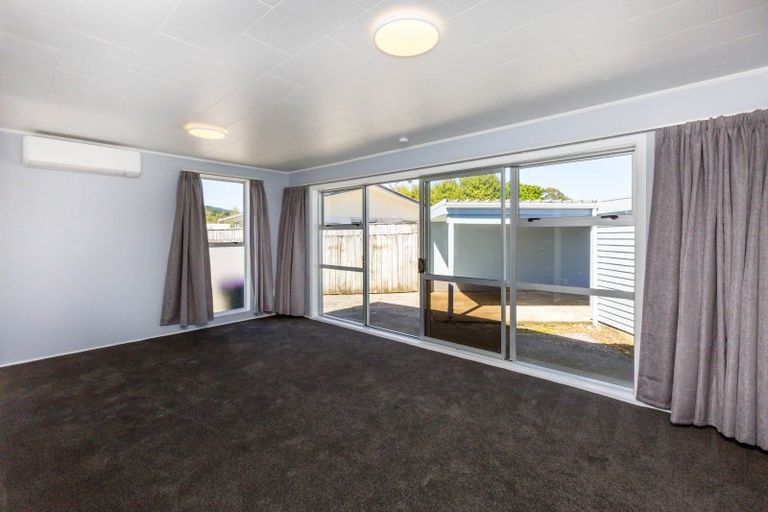 Photo of property in 23 Blueberry Grove, Timberlea, Upper Hutt, 5018