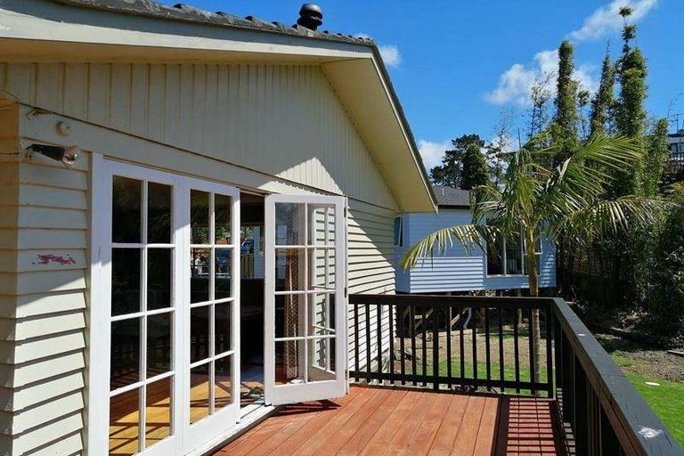Photo of property in 14 Porter Avenue, Te Atatu South, Auckland, 0610