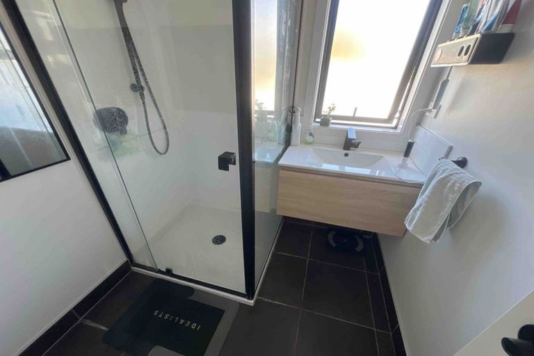 Photo of property in 57 Kelman Road, Kelston, Auckland, 0602