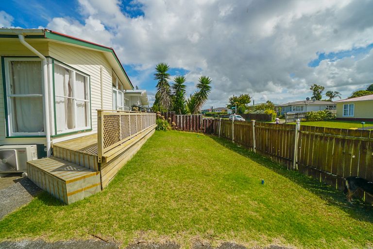 Photo of property in 17 Glen Norman Avenue, Henderson, Auckland, 0610